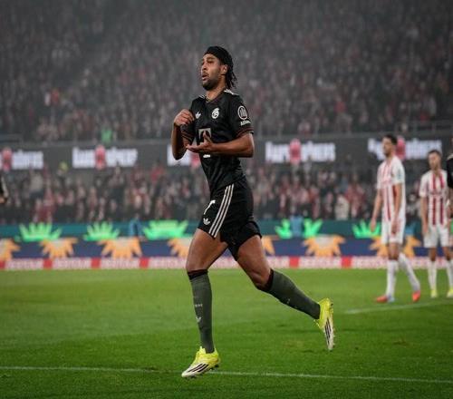 詹姆斯关键,盖帽助力湖,人逆转夺冠,千亿体育官网,APP下载,注册领彩金,官方网站,网站入口