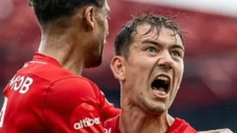 薛飞力克张本智和，新加坡大满贯男单赛晋级16强（图）