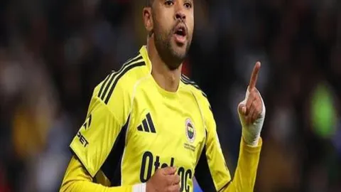 央视报道：亚冬会小学冰球馆变身冰壶馆，展现节俭高效新形象！